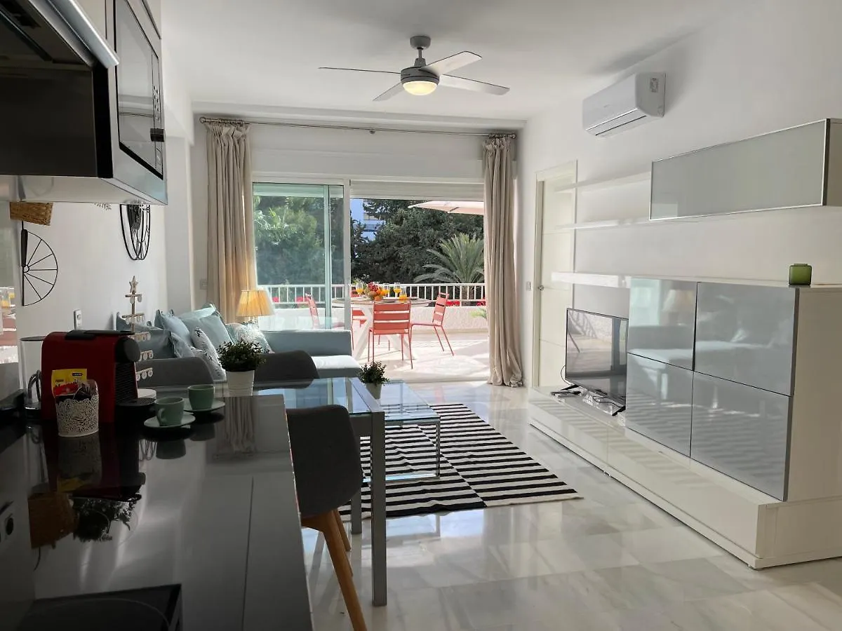 Sunlight Beach Apartment 2 Bedrooms Marbella 0*,  Španělsko